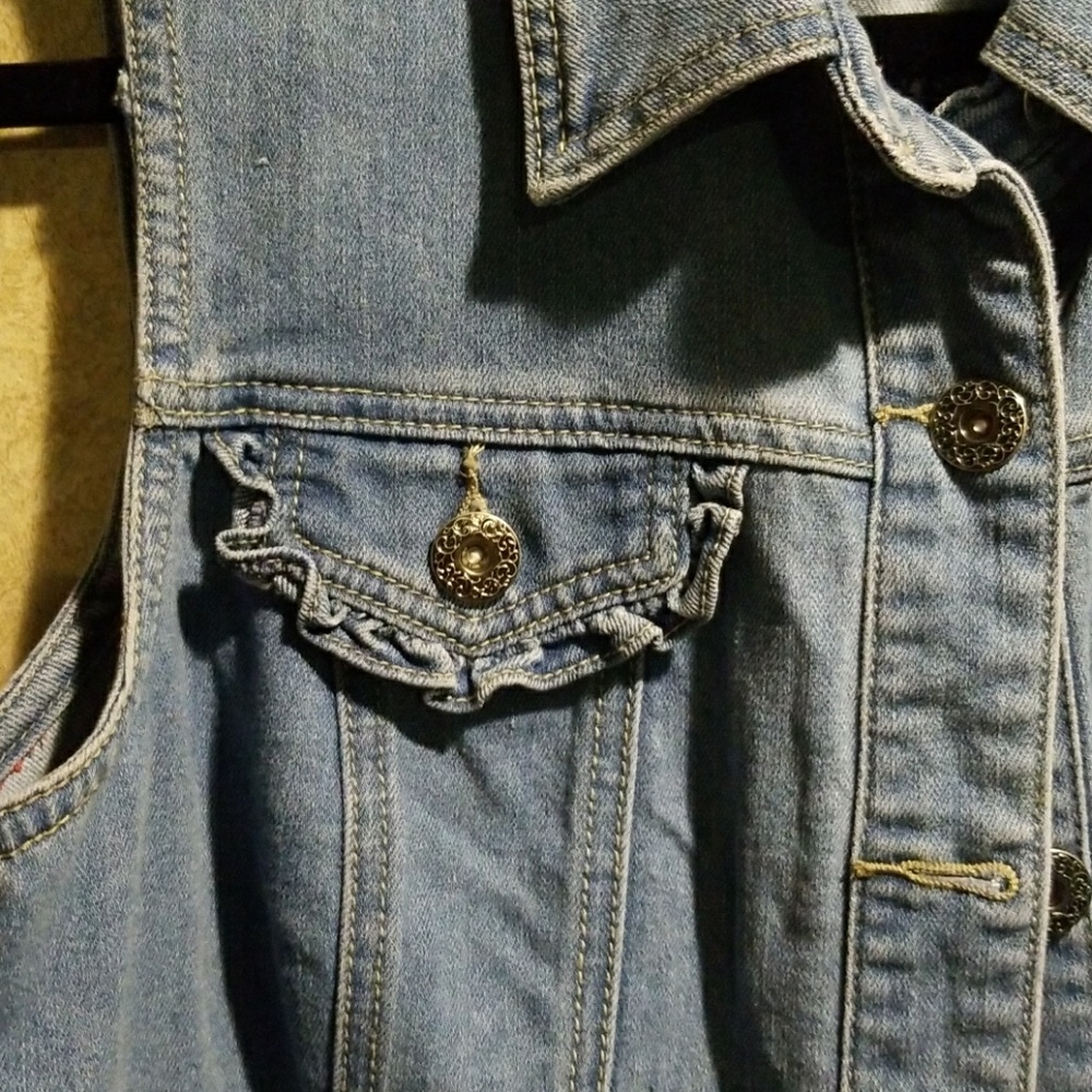 Vest - Picture 2 of 3